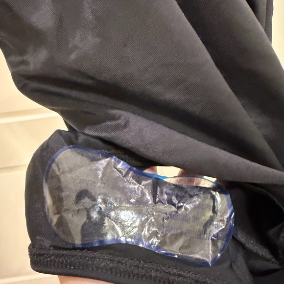 Miraclesuit It's A Wrap One Piece Swimsuit Dali Leopard - Picture 9 of 9